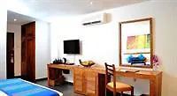 Honors Club Hotel 니곰보