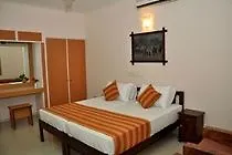 Honors Club Hotel 니곰보